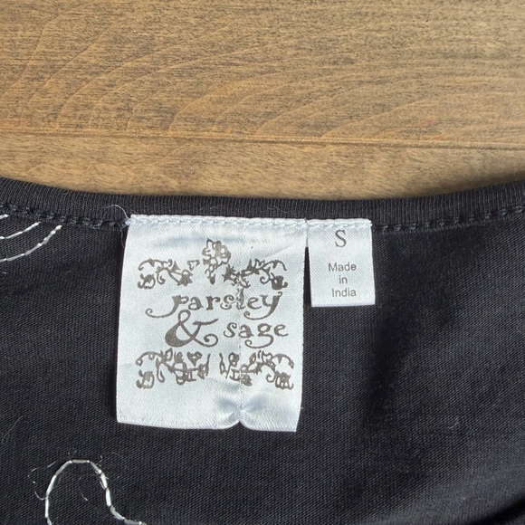 Parsley & Sage Black Top with White Detailing - Picture 2 of 6